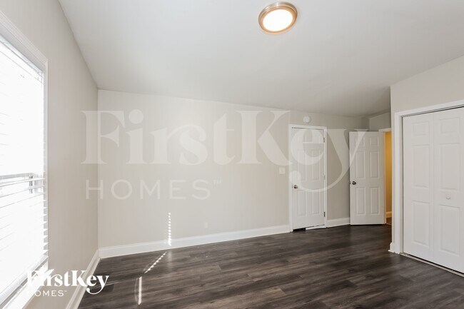 Photo - 1954 Wildwood Dr