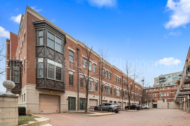 Photo - 2008 S Calumet Ave Townhome