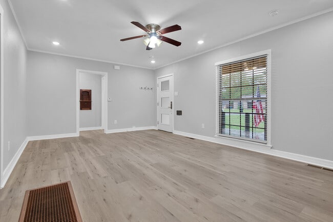 Photo - 34 W Parnell St