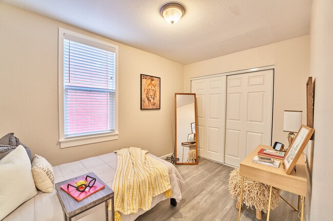 Photo - 1215 Eagle Ave Unit 1215 Eagle Ave #B - LU