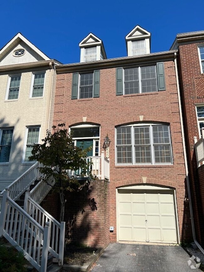 Building Photo - LUXURIOUS MAGRUDER BUILT TOWNHOME