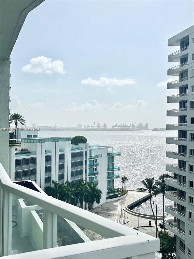 Photo - 218 SE 14th St Unit 903