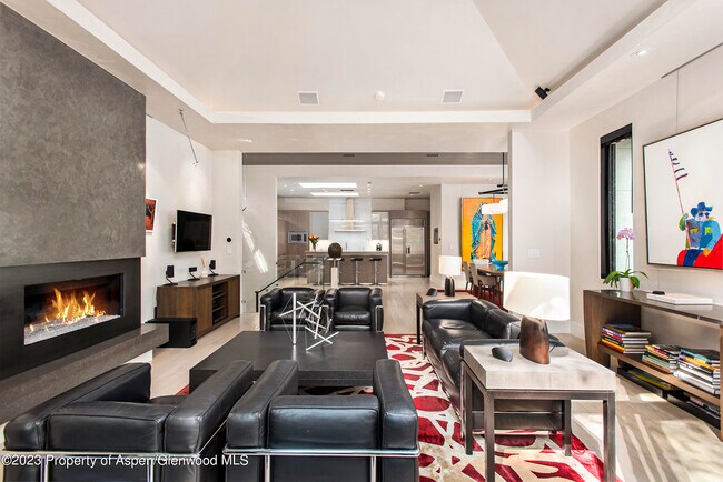 Photo - 307 N 6th St