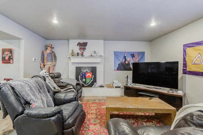 Photo - 4320 52nd St