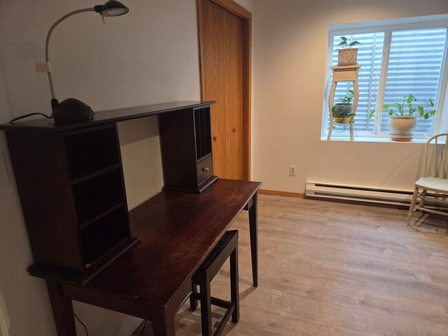 escritorio - 3643 Roundtree Ct