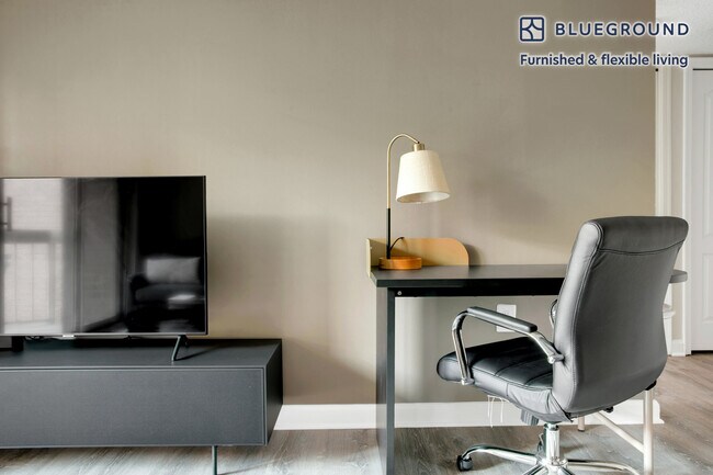 Photo - 2140 L St NW Unidad SI FL7-ID545