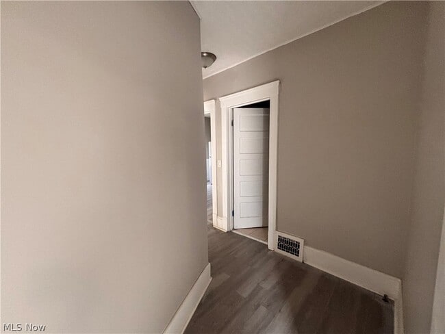Building Photo - 7411 Cornelia Ave Unit 1