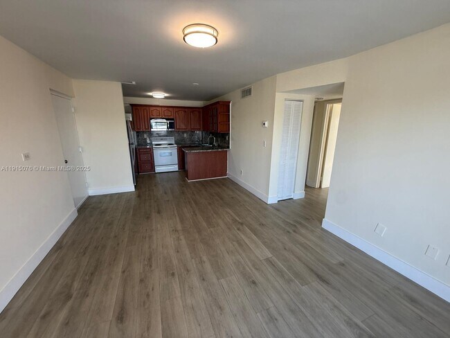 Photo - 1933 SW 7th St Unit 302