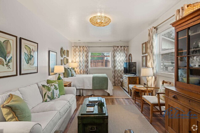 Building Photo - Charming Studio with Full Kitchen in Ashland Rental
