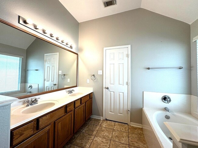 Photo - 5907 Yaupon Ridge Dr