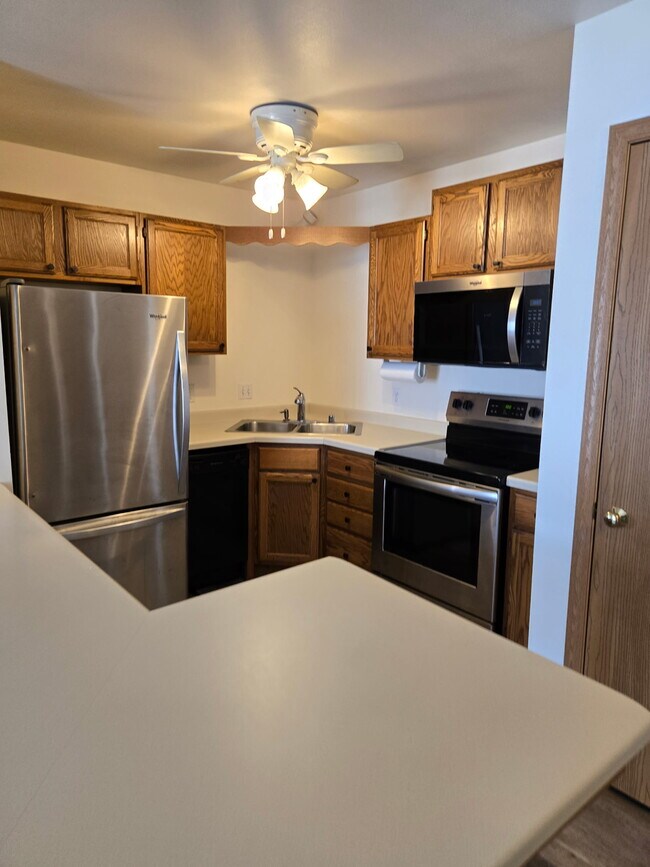 Photo - 566 Athletic Way