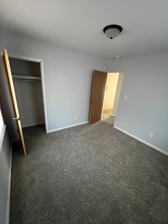 Photo - 4030 E Seneca Ave