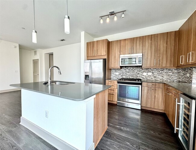 Building Photo - 2111 Westheimer Rd Unit 1301 Rental