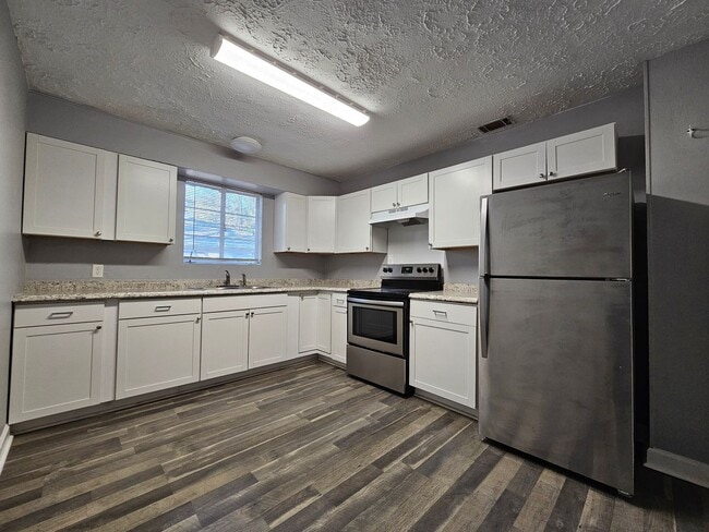 Photo - 3 Bedroom, 2 bath w/ detached 1 bed/ 1 bat...
