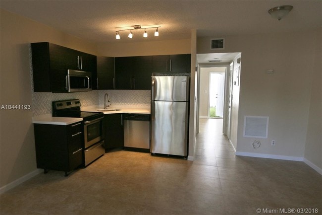 Photo - 1878 NE 46th St Unidad C2