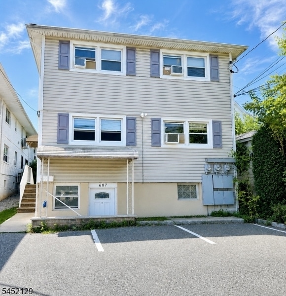 Building Photo - 687 Midland Ave Unit 1