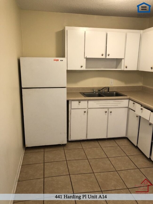 Photo - 441 Harding Pl