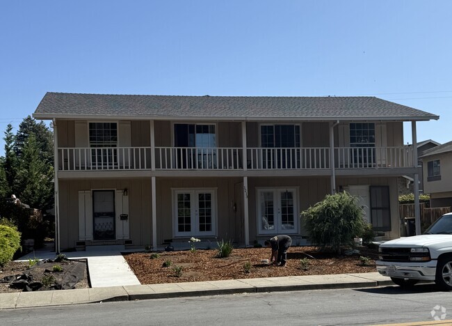 Building Photo - 1213 W Washington Ave Unit 1 Rental