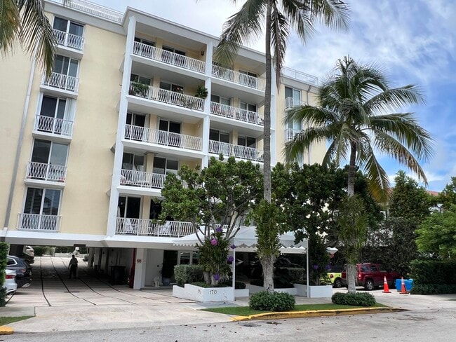 Building Photo - 170 Chilean Ave Unit 5d Rental