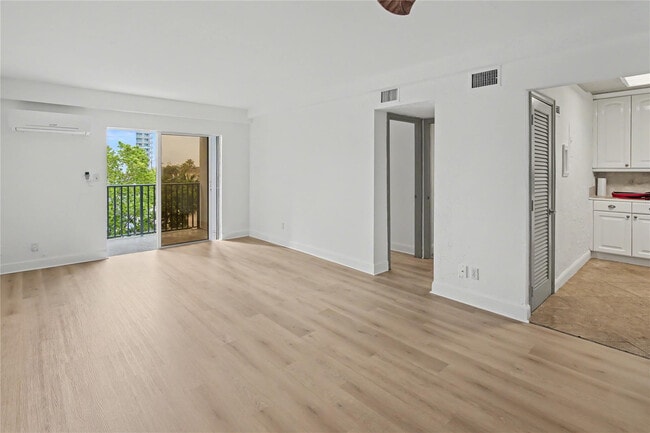 Photo - 3000 Riomar St Unit 406