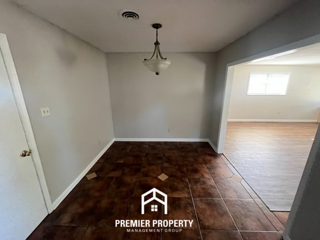 Photo - 4910 Cloister Ave