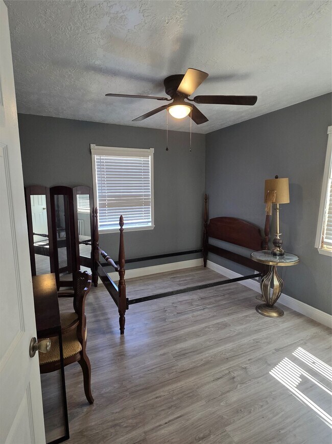 Photo - 9330 Chesterfield Dr