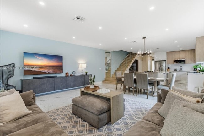 809 SW 10th Terrace