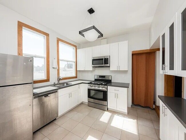 Photo - "Experience Vibrant San Francisco Living in This Spacious 4-Bedroom, 2-Bath Gem on Jones Street!"