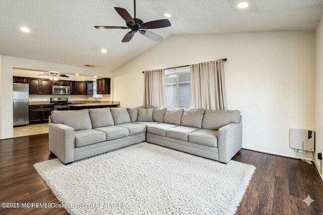 Photo - 166 Tulip Ln