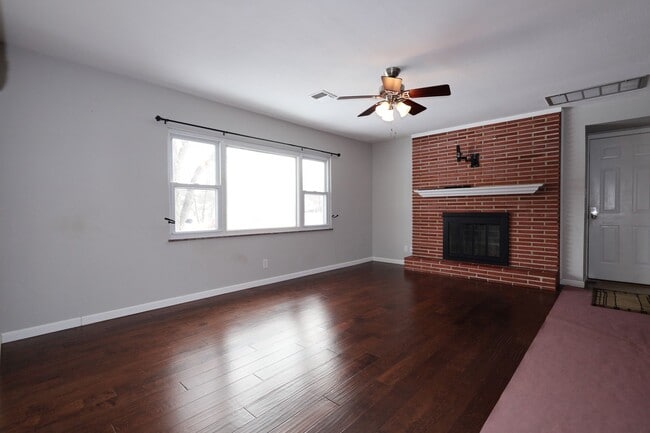 Photo - Beautiful 4 Bed 2 Bath w/2 Car Garage