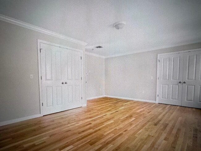 Photo - 323 Commercial St