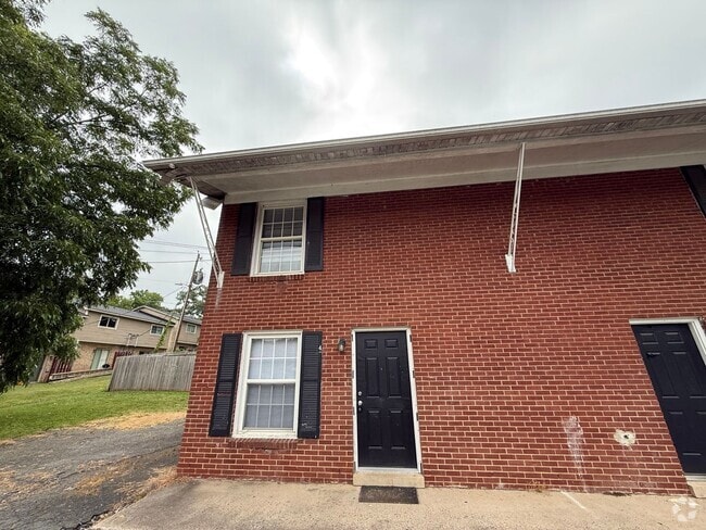 Building Photo - 1132 Montcalm St Rental