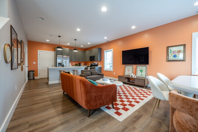 Photo - 601 E Miller Dr