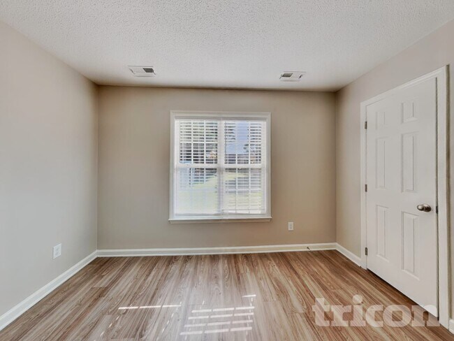 Photo - 204 Wexford Dr