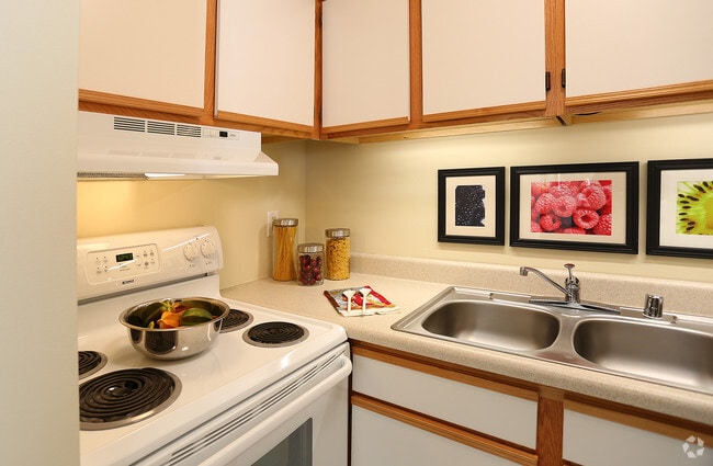 Kitchen - New Yorker 2bdrm
