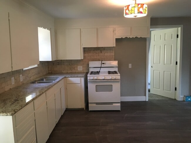 Photo - 3/2/1 Gilmer Fenced Yard