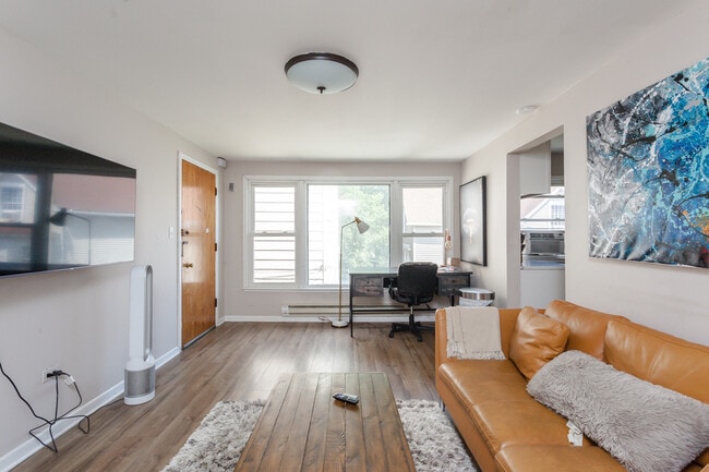 Photo - 6427 N Hermitage Ave Unit 2R