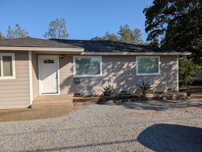 Photo - 3 Bedroom House in Shasta Lake, Fridge, Wa...