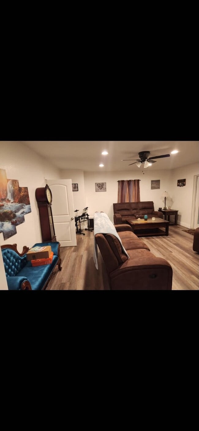Photo - 5213 32nd Terrace N