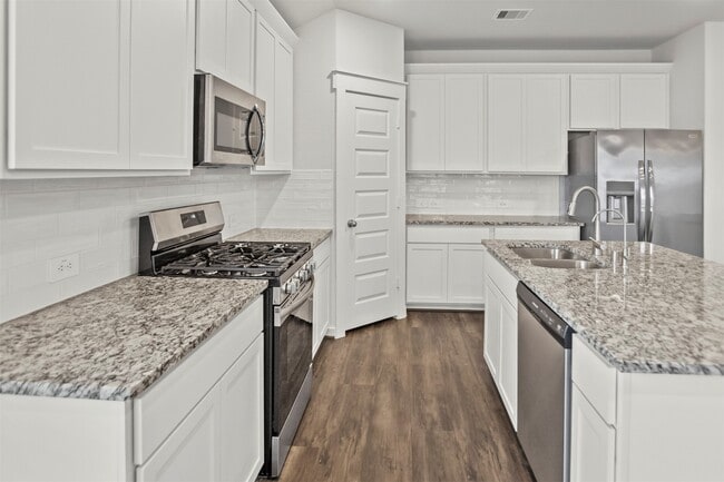 Photo - 30290 Kingston Heath Dr