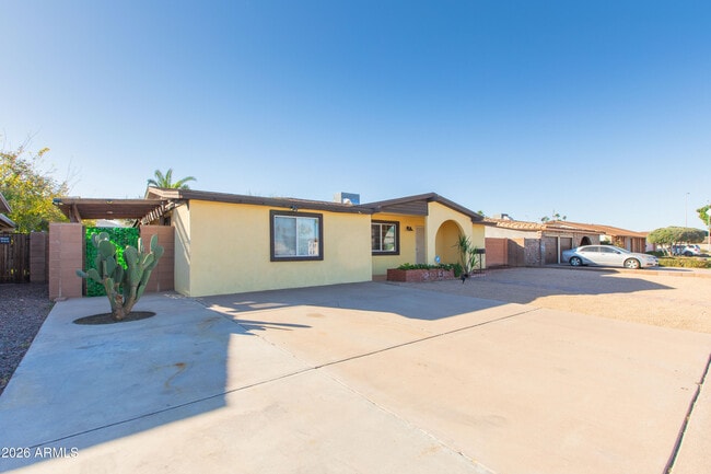 Building Photo - 1813 E Ellis Dr