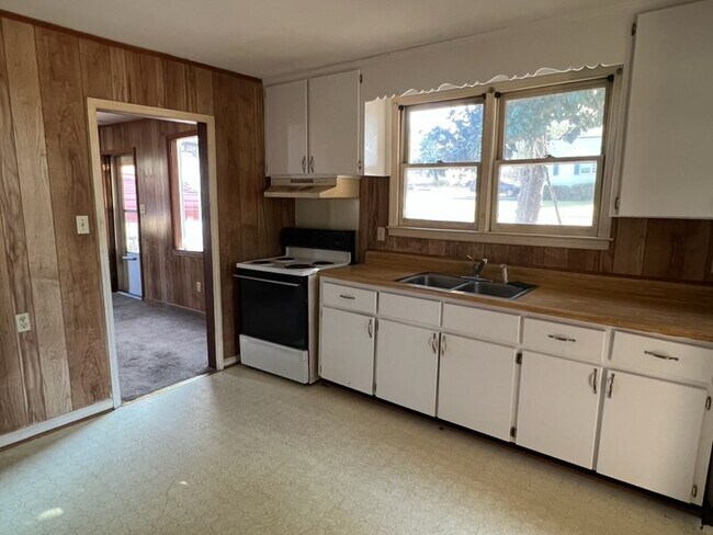 Photo - 210 Cleveland St