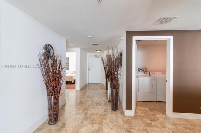 Photo - 6305 Indian Creek Dr Unit 5A