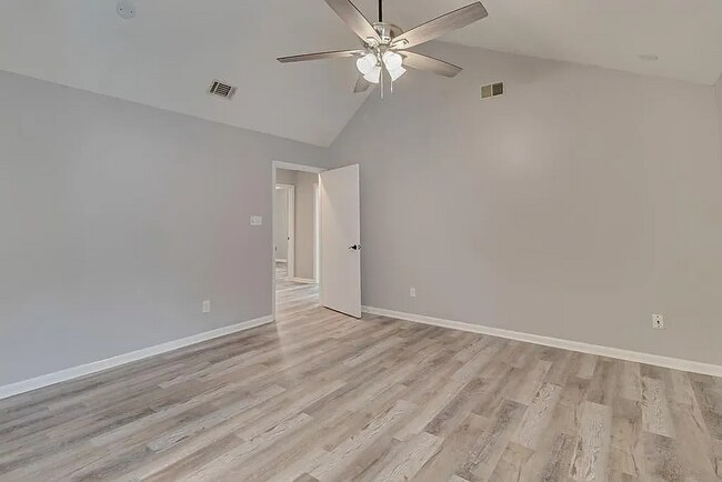 Photo - Beautiful 4 Bedroom Home, Available in Dec...