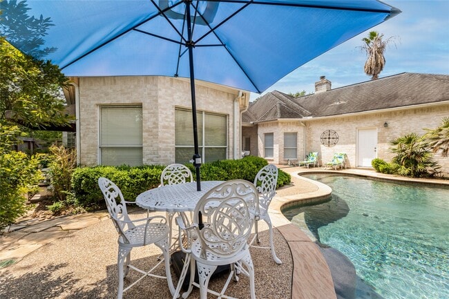 Building Photo - 10 Acorn Cluster Ct