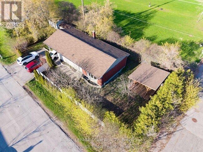 Photo - 925 Moorvale St