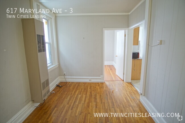 Building Photo - Top Level 1 Bedroom 1 Bath Unit 3 Rental