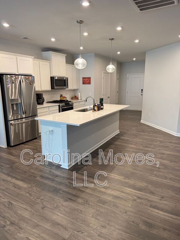 Photo - 717 Isleworth Ln