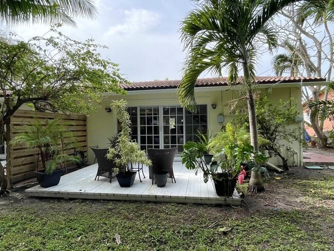 Photo - 266 NE Wavecrest Way