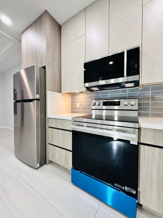 LG appliances - 11313 N 25th St